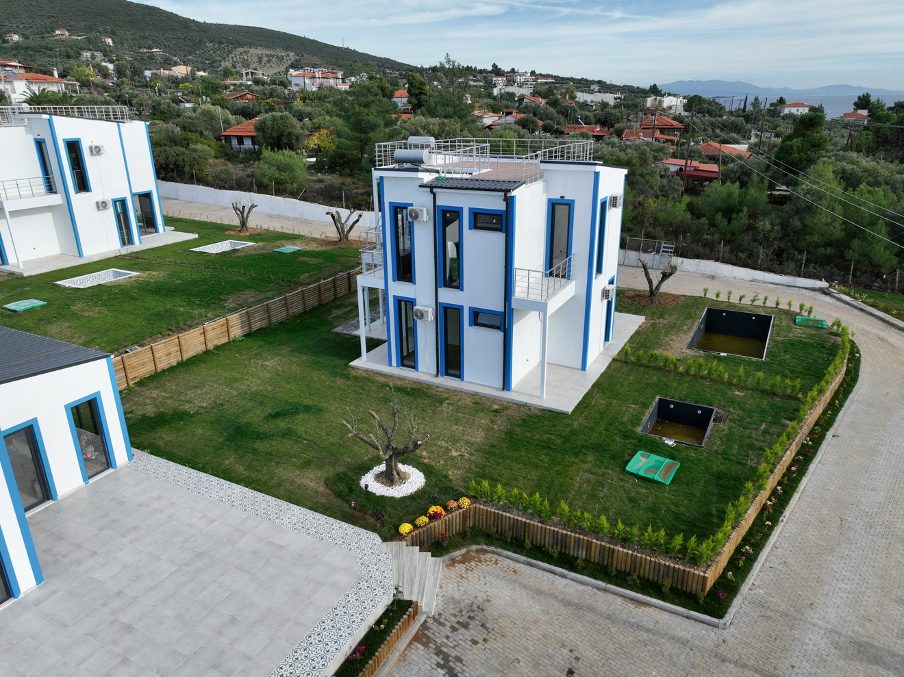 Real Estate photo 2